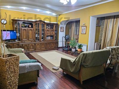 Продажа квартир в Абай обл.: 3-комнатная квартира · 89.4 м² · 4/5 этаж, Чайжунусова 106 — Район Акимата за 38 млн 〒 3-комнатная квартира · 89.4 м² · 4/5 этаж, Чайжунусова 106 — Район Акимата за 38 млн 〒 в Семее