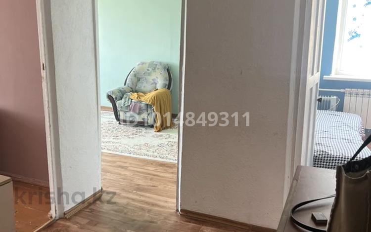3-бөлмелі пәтер · 61.1 м² · 4/5 қабат, Гарышкерлер 54 — 21 школа, рынок «Шаруа», бағасы: 15 млн ₸ в Жезказгане — фото 2