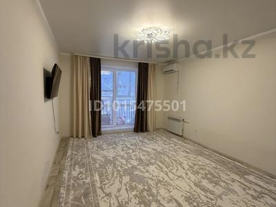 2-бөлмелі пәтер · 66 м² · 3/5 қабат, Мкр.Акжайык 20, бағасы: 130 000 ₸ в Уральске