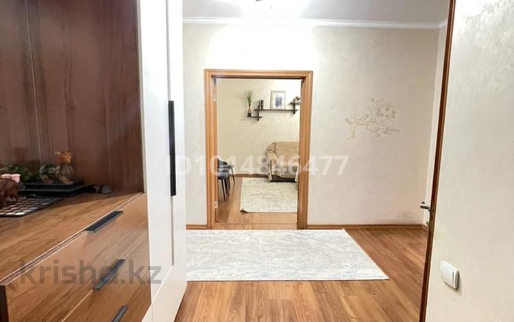 3-комнатная квартира · 104 м² · 6/9 этаж, мкр Аксай-1А, Мкр. Аксай 32 за 63 млн ₸ в Алматы, Ауэзовский р-н — фото 2