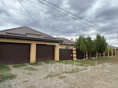 Отдельный дом · 5 комнат · 180 м² · 10 сот., Сарбаз за 55 млн 〒 в Актобе, СК Сарбаз