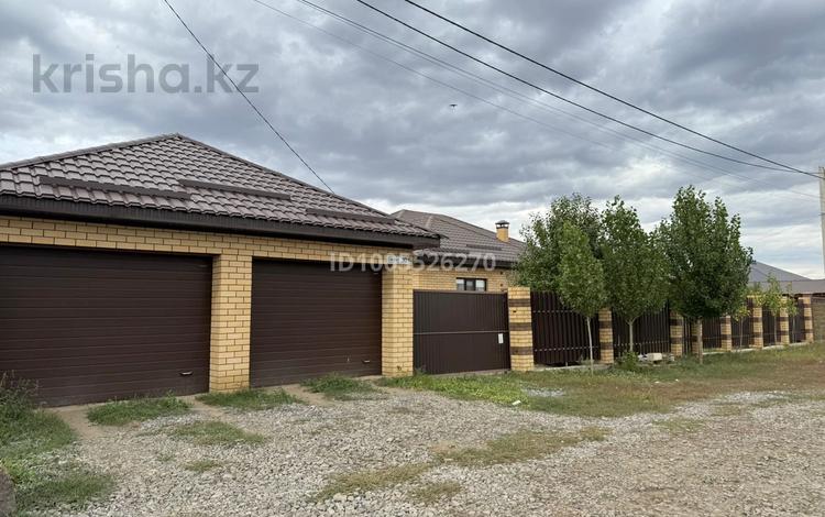 Отдельный дом · 5 комнат · 180 м² · 10 сот., Сарбаз за 55 млн 〒 в Актобе, СК Сарбаз — фото 2
