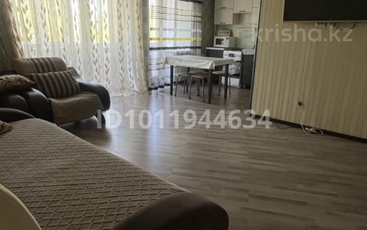 2-бөлмелі пәтер · 65 м² · 3/9 қабат, Шакарима, бағасы: 220 000 ₸ в Семее — фото 2