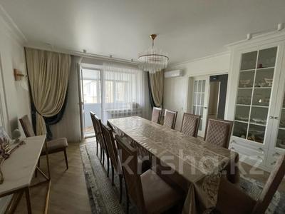 4-комнатная квартира, 90 м², 6/10 этаж, Сатыбалдина за 120 млн 〒 в Караганде, Казыбек би р-н