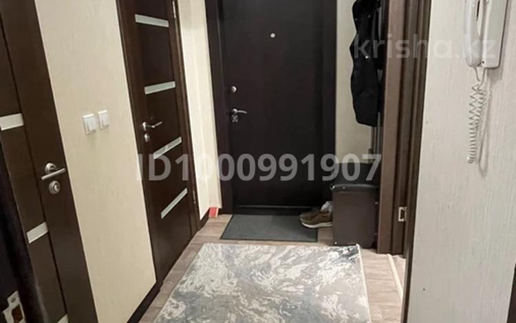 1-комнатная квартира · 40 м² · 9/9 этаж, 5 Микр 8 за 120 000 〒 в Аксае — фото 2
