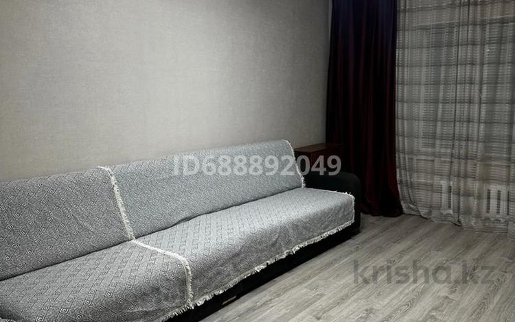 2-комнатная квартира · 50 м² · 1/5 этаж, Абая — Между магазином «Или» и «Мечта» за 300 000 ₸ в  — фото 2
