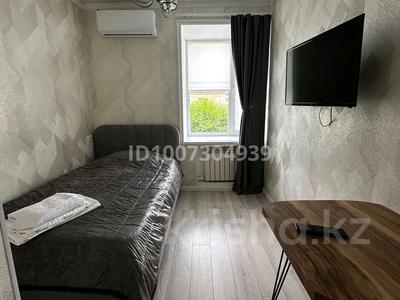 1-комнатная квартира · 12 м² · 2/2 этаж, мкр Новый Город, Комиссарова 29 за 12 000 ₸ в Караганде, Казыбек би р-н
