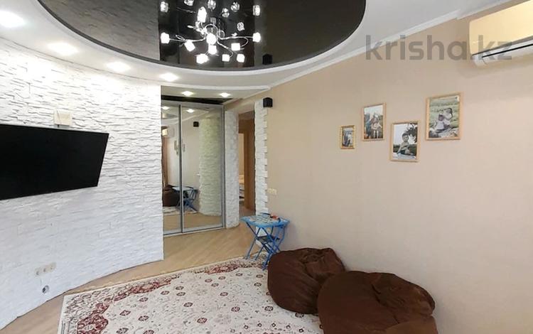 2-бөлмелі пәтер · 52 м² · 4/5 қабат, улица Жангир Хана 15, бағасы: 18.5 млн ₸ в Уральске, мкр Школьник — фото 2