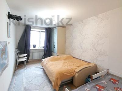 2-бөлмелі пәтер · 52 м² · 4/5 қабат, улица Жангир Хана 15, бағасы: 17 млн ₸ в Уральске, мкр Школьник