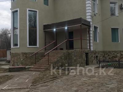 Отдельный дом · 7 комнат · 440 м² · 10 сот., мкр Жилгородок, Парковая 16 за 89 млн ₸ в Актобе