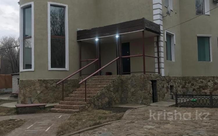 Жеке үй · 7 бөлме · 440 м² · 10 жүзд., Жилгородок ш/а., Парковая 16, бағасы: 89 млн ₸ в Актобе, мкр Жилгородок — фото 41