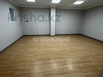 Офисы · 15 м² за 5 000 〒 в Актобе, мкр 8