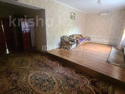 Продажа домов и дачи в Шымкенте: Отдельный дом · 5 комнат · 145 м² · 5 сот., мкр Самал-2 1094a за 40 млн 〒 Отдельный дом · 5 комнат · 145 м² · 5 сот., мкр Самал-2 1094a за 40 млн 〒 в Шымкенте, Абайский р-н