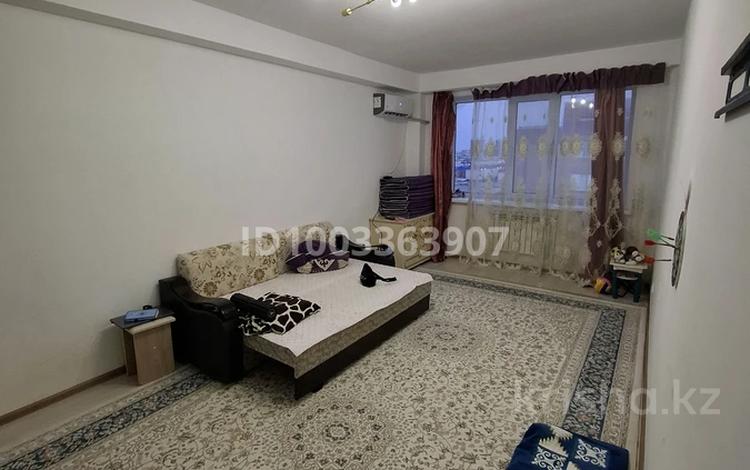 1-комнатная квартира · 45 м² · 9/9 этаж, мкр Нурсая за 160 000 〒 в Атырау — фото 2