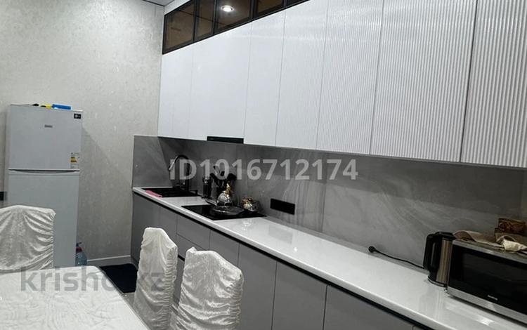 2-комнатная квартира · 70 м² · 11/13 этаж, 17-й мкр 115 за 210 000 ₸ в Актау — фото 2