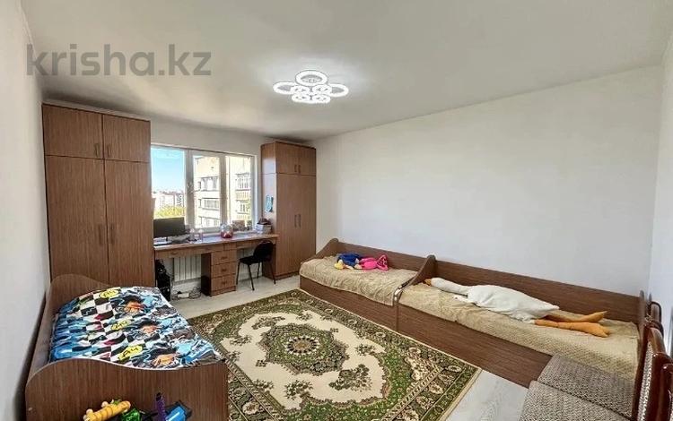 3-комнатная квартира · 99.2 м² · 9/9 этаж, мкр Аксай-3Б 30а — Толе Би за 50 млн ₸ в Алматы, Ауэзовский р-н — фото 15