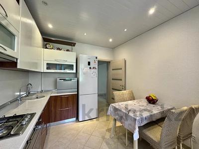 3-комнатная квартира · 70 м² · 3/5 этаж, Бараева 13 за 39.8 млн 〒 в Астане, р-н Байконур