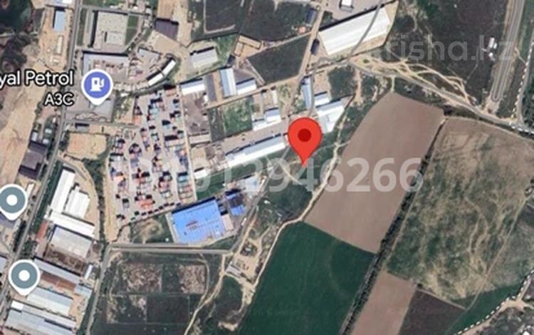Жер телімі · 50 сотық, Первомайская промзона 117 — Промбазы Бурундай, первомайская промзона, бағасы: 125 млн ₸ в М. Туймебаеве — фото 2