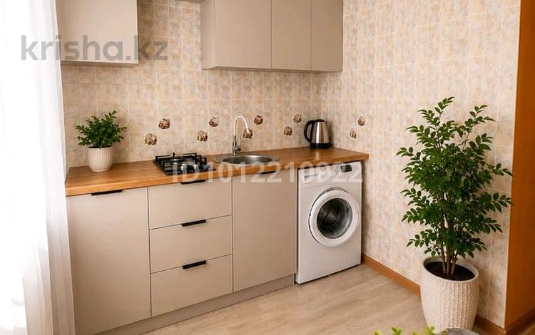 3-бөлмелі пәтер · 60 м² · 2/5 қабат, мкр Центральный, Азаттык 62, бағасы: 20 млн ₸ в Атырау — фото 14