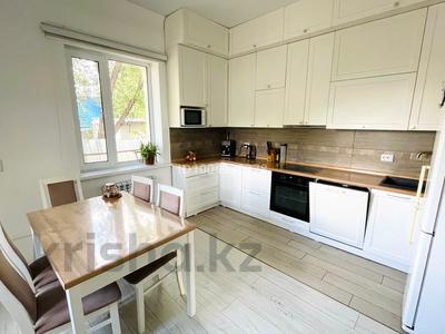 Отдельный дом · 6 комнат · 182 м² · 7 сот., мкр Городской Аэропорт, Курмангазы 75 — Старый аэропорт за 65 млн 〒 в Караганде, Казыбек би р-н