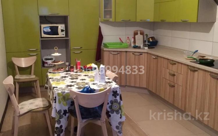 2-комнатная квартира, 90 м², 8/14 этаж, 17-й мкр, 17мкрн 7