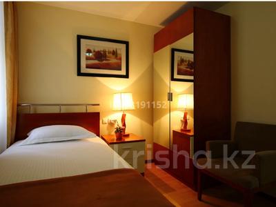 Свободное назначение, офисы, магазины и бутики, салоны красоты, бани, гостиницы и зоны отдыха, медцентры и аптеки, образование, развлечения · 1410 м² за 700 млн 〒 в Атырау, мкр Жилгородок