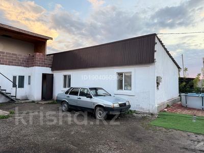 Отдельный дом · 4 комнаты · 150 м² · 12 сот., Каюма Мухамедханова 12/1Б за 50 млн ₸ в Караоткеле