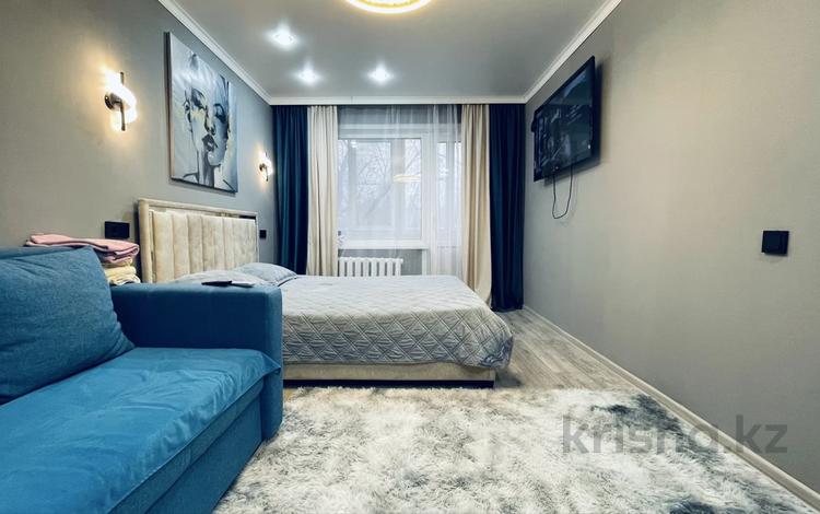 1-бөлмелі пәтер · 35 м² · 4/5 қабат, Михаэлиса 4, бағасы: 12 000 ₸ в Усть-Каменогорске — фото 1004
