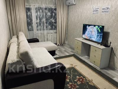 2-комнатная квартира, 45 м², 3/5 этаж посуточно, Астана 30 за 11 000 〒 в Усть-Каменогорске