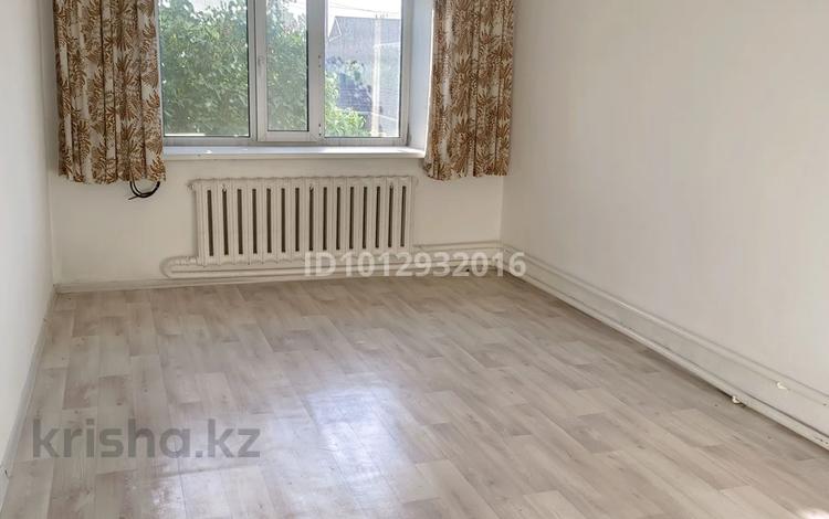 2-бөлмелі пәтер · 30 м² · 1/1 қабат, Б. Момышұлы — Центральной бани, бағасы: 4 млн ₸ в  — фото 2
