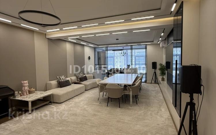 4-бөлмелі пәтер · 250 м² · 3/7 қабат, Достык 132, бағасы: 325 млн ₸ в Алматы, Медеуский р-н — фото 2