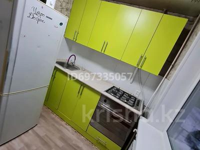 3-бөлмелі пәтер · 51 м² · 1/5 қабат, Жаңа қала ш/а., Нуркена абдирова 6, бағасы: 15 000 ₸ в Караганде, Казыбек би р-н