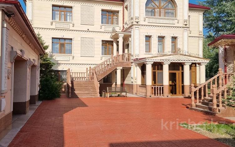 Отдельный дом · 10 комнат · 940 м² · 20 сот., Жылыой за 828 млн ₸ в Астане, Есильский р-н — фото 7