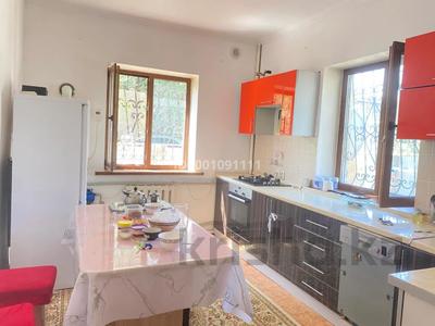 Отдельный дом · 6 комнат · 150 м² · 10 сот., Жандосов 93А — Ауэзова 208 за 46 млн ₸ в Кызылкайрат