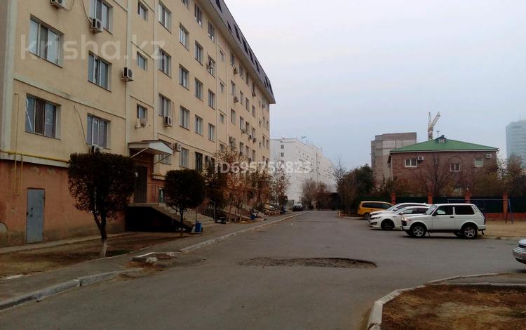 2-бөлмелі пәтер · 63 м² · 6/6 қабат, Сары Арқа ш/а , Исенова 83 — Жарболсынов, бағасы: 27 млн ₸ в Атырау, мкр Сары Арка — фото 2