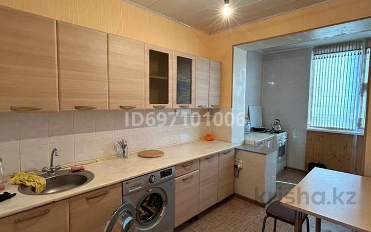 3-комнатная квартира, 70 м², 2/5 этаж помесячно, 11-й мкр 37 за 150 000 〒 в Актау, 11-й мкр — фото 2