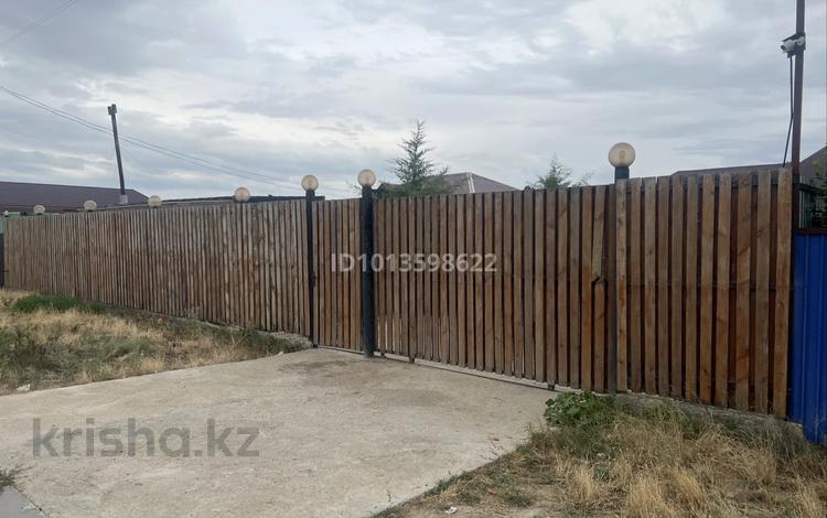 Отдельный дом · 3 комнаты · 100 м² · 8 сот., мкр Бирлик-2, 17 улица 8 за 12 млн ₸ в Атырау — фото 2