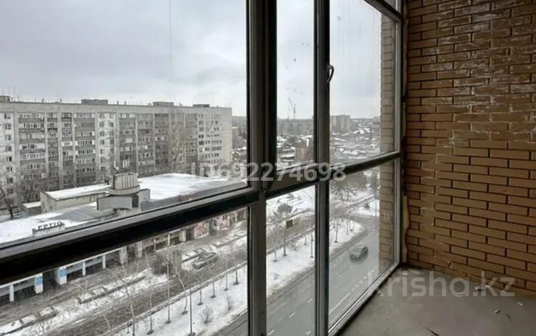 4-комнатная квартира, 142 м², 4/7 этаж, Академика Сатпаева 306 за 56.8 млн 〒 в Павлодаре — фото 2