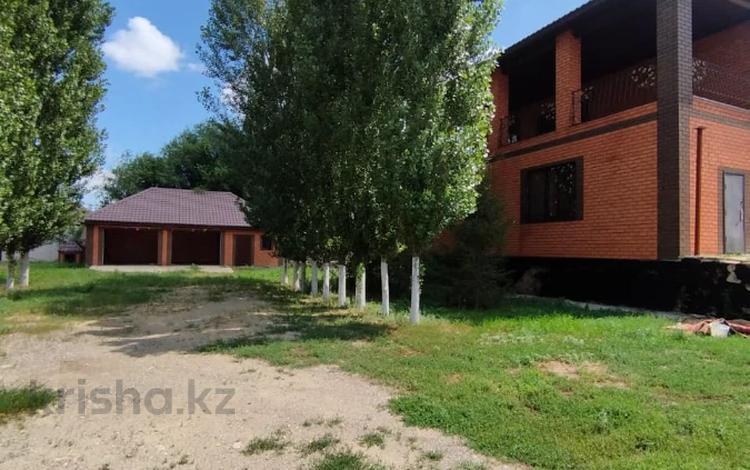 Жеке үй · 7 бөлме · 382 м² · 25 жүзд., Участок 133, бағасы: 1 млн ₸ в Актобе, жилой массив Юго-Запад-2 — фото 22