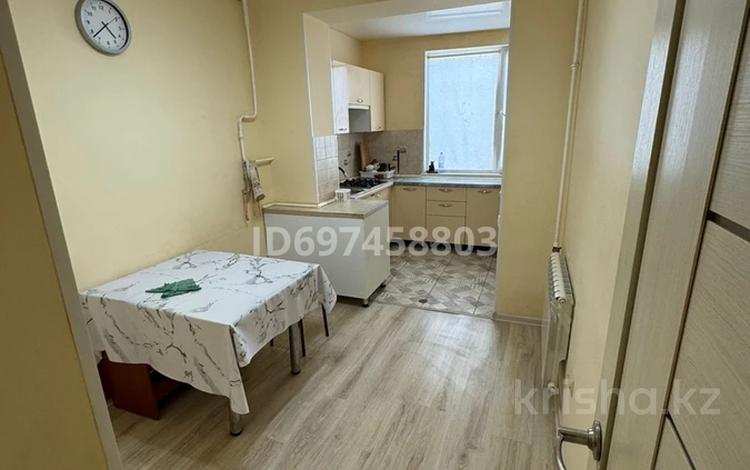 2-комнатная квартира, 60 м², 1/5 этаж помесячно, 12-й мкр 59