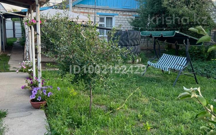 Отдельный дом · 3 комнаты · 70 м² · 5.6 сот., Чапаева 69 — Ресторан Наш двор за 24 млн 〒 в Аксае — фото 2