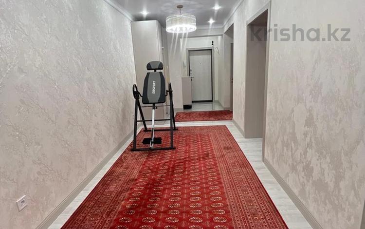 3-комнатная квартира · 110 м² · 3/9 этаж, мкр. Алтын орда 54а за 51 млн ₸ в Актобе — фото 2