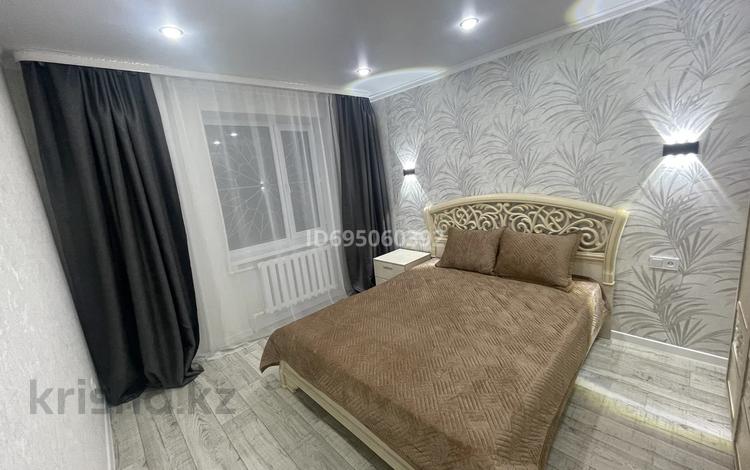 3-бөлмелі пәтер · 74 м² · 2/5 қабат, К.Аманжолова 49/1 — Остановка Гагарина, бағасы: 25 000 ₸ в Уральске — фото 2