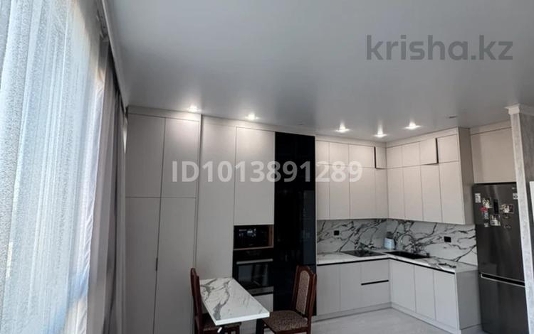 2-комнатная квартира · 55.6 м² · 15/20 этаж, дюсембекова 44/2 за 27.5 млн ₸ в Караганде, Казыбек би р-н — фото 2