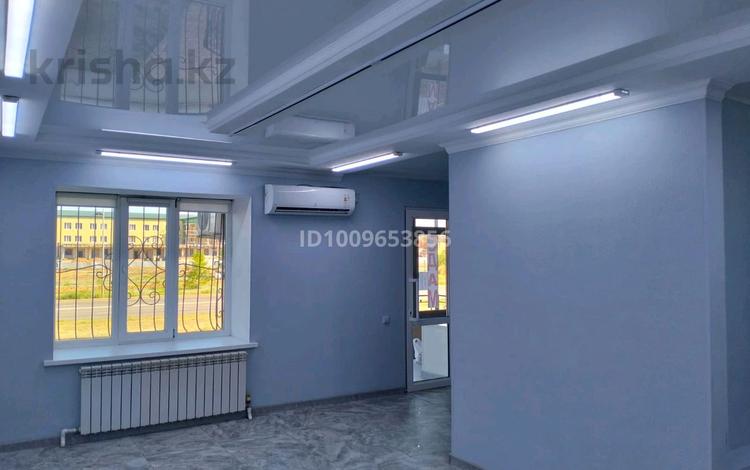 Свободное назначение, офисы, салоны красоты · 48 м² за 240 000 ₸ в Актобе, Нур Актобе — фото 11
