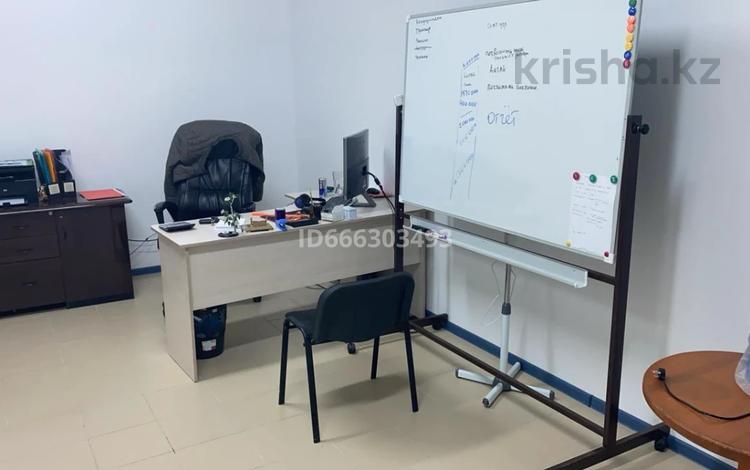 Офисы · 30 м² за 75 000 ₸ в Актобе — фото 12