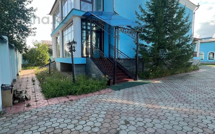 Отдельный дом · 4 комнаты · 250 м² · 25 сот., Бостандык 63 за 270 млн 〒 в Семее — фото 2