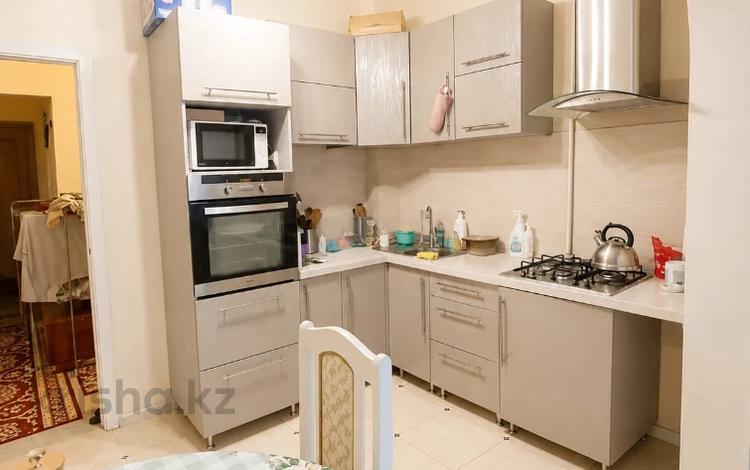 3-бөлмелі пәтер · 72 м² · 6/9 қабат, мкр Аксай-4 4, бағасы: 42.5 млн ₸ в Алматы, Ауэзовский р-н — фото 2