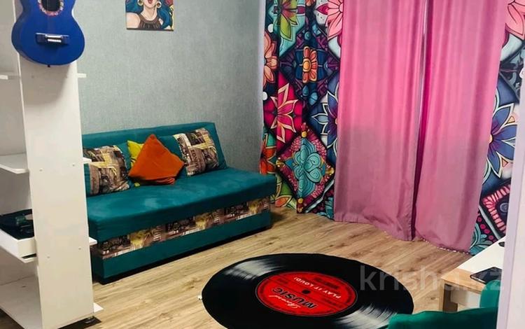 1-комнатная квартира · 33 м² · 5/5 этаж, Нуркена Абдирова 24/1 за 15 000 ₸ в Караганде, Казыбек би р-н — фото 60