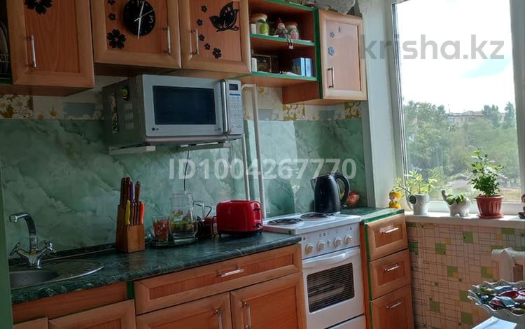4-комнатная квартира · 61 м² · 3/5 этаж, Майкудук, Майкудук, 18й микрорайон 9 за 26 млн ₸ в Караганде, Алихана Бокейханова р-н — фото 2